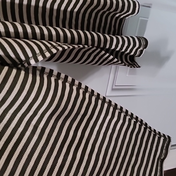 Vine & Love Green and White Striped Cardigan - Picture 4 of 7